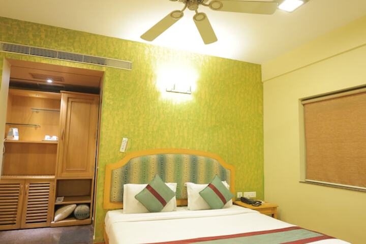 Room 17 of 29