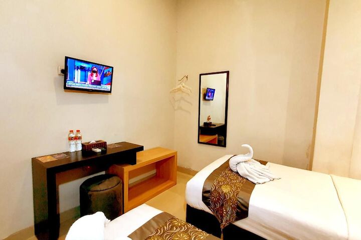 Room 32 of 53