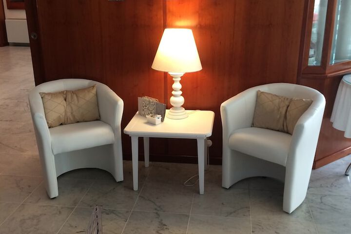 Lounge 39 of 59