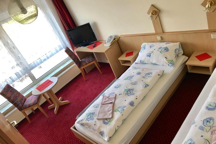 Room 9 of 13