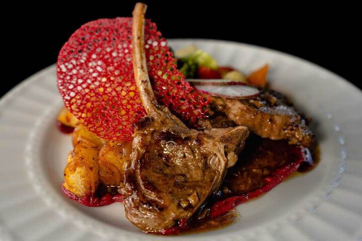 Dining 140 of 157