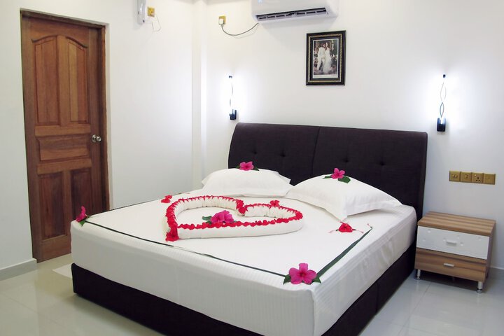 Room 5 of 12