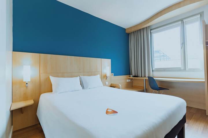 Room 27 of 110