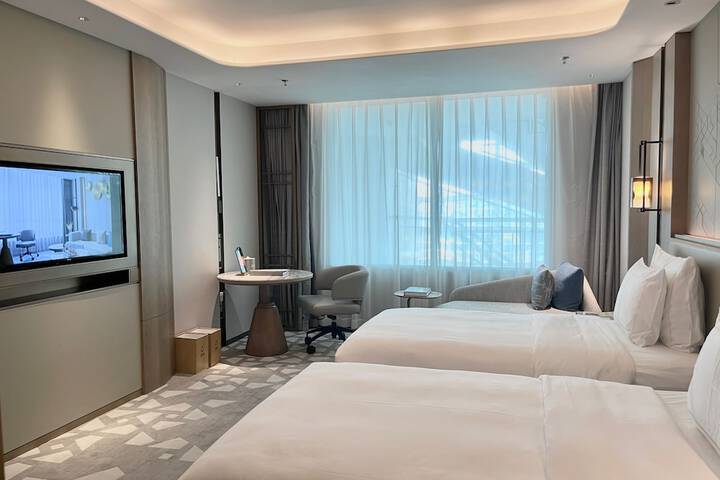 Room 27 of 114
