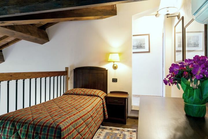 Room 14 of 38