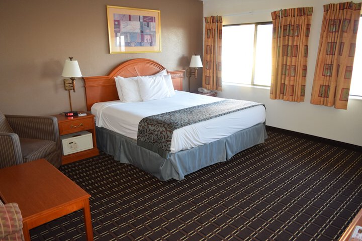 1 King Bed No Elevator (8 of 12)