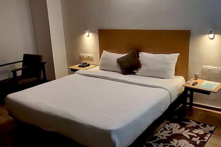 Room 6 of 15