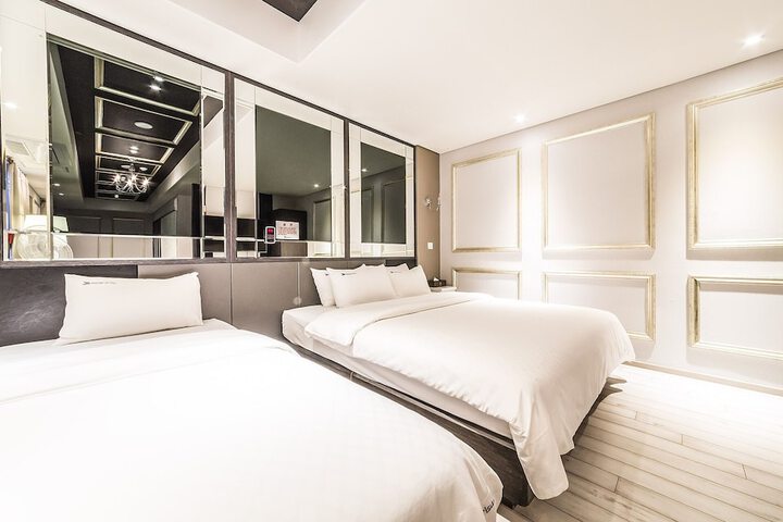 Room 21 of 49