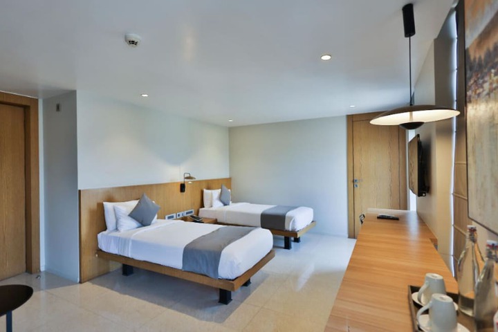 Room 5 of 7