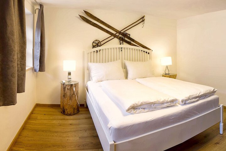 Room 4 of 147