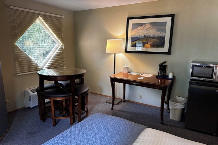 Room 165 of 390