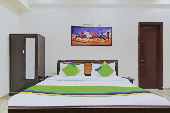 Room 12 of 36