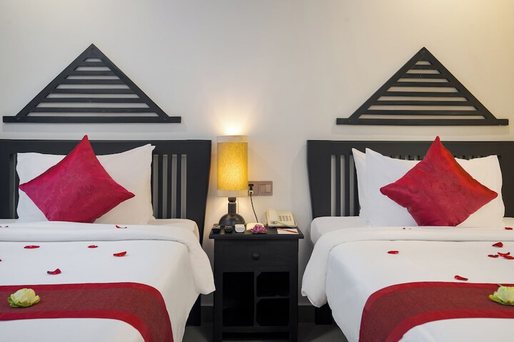 Room 5 of 76