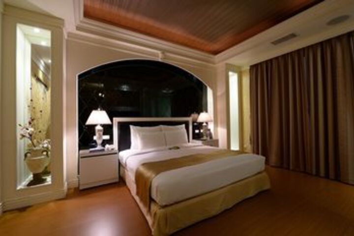 Room 32 of 118