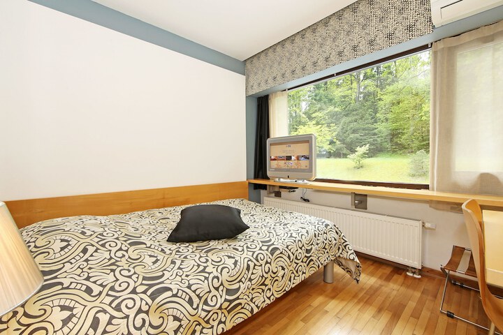 Room 9 of 44