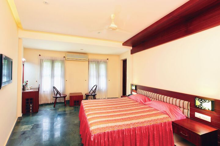 Room 6 of 18