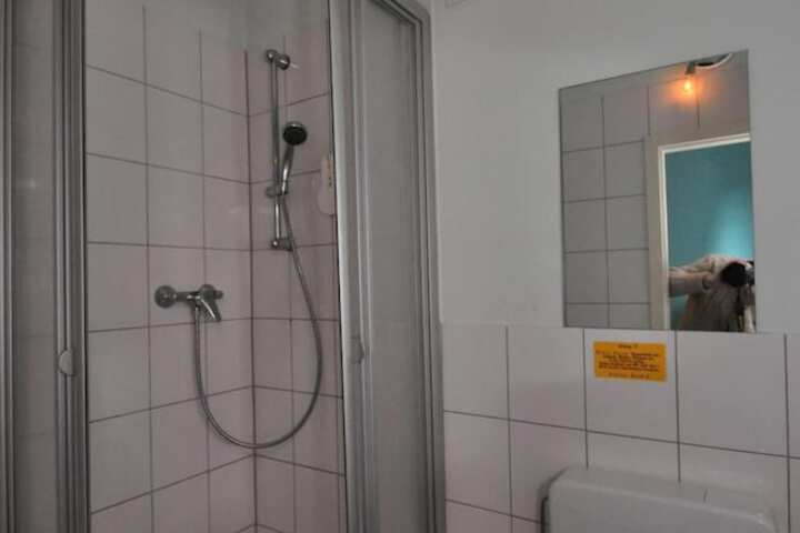 Room 9 of 39