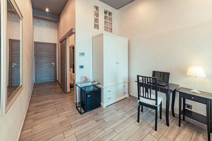Room 43 of 76