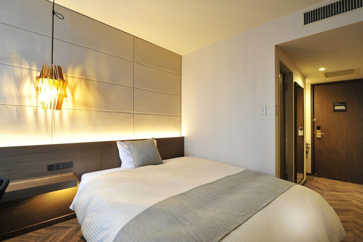 Room 5 of 83