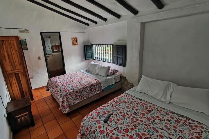Room 4 of 9