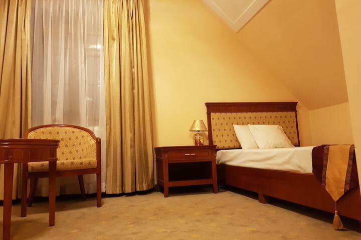 Room 12 of 60
