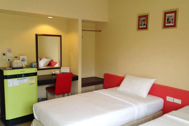 Room 13 of 36