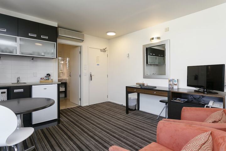 Room 53 of 200