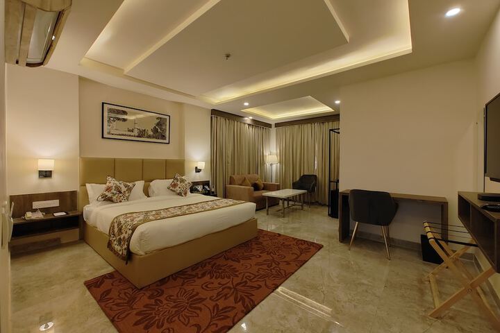Room 21 of 33