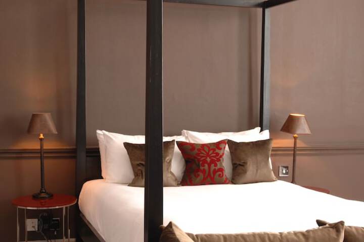 Room 12 of 85