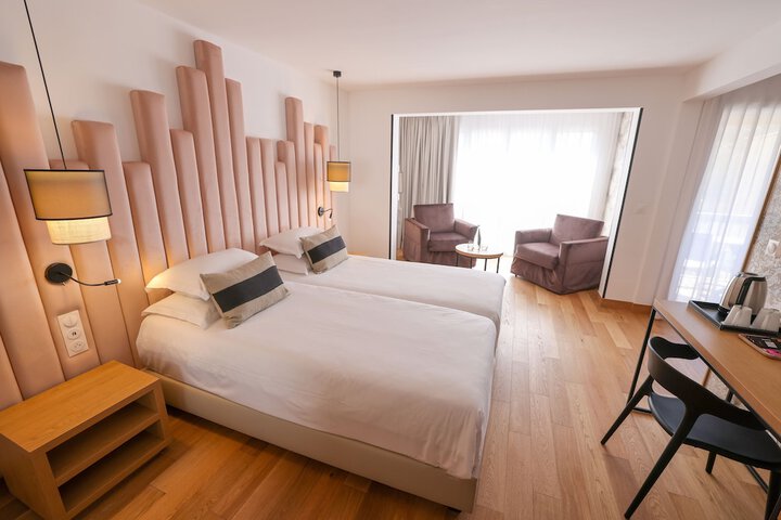 Room 14 of 36
