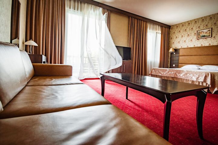 Room 10 of 50