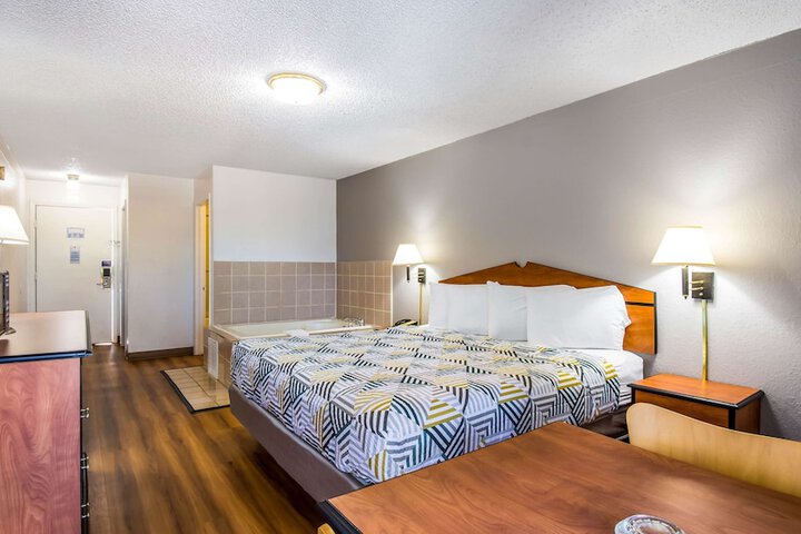 Deluxe Room 1 King Bed Refrigerator, Microwave (5 of 6)