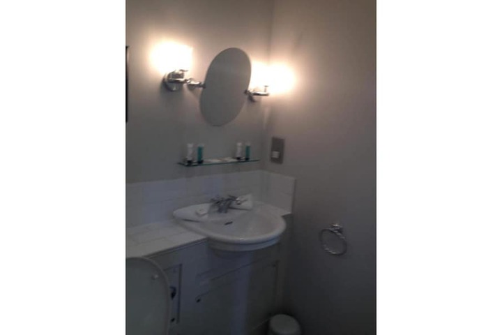 Room 16 of 29