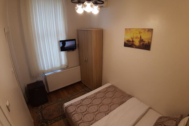 Room 5 of 123
