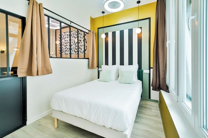Room 42 of 270