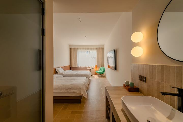 Room 10 of 62