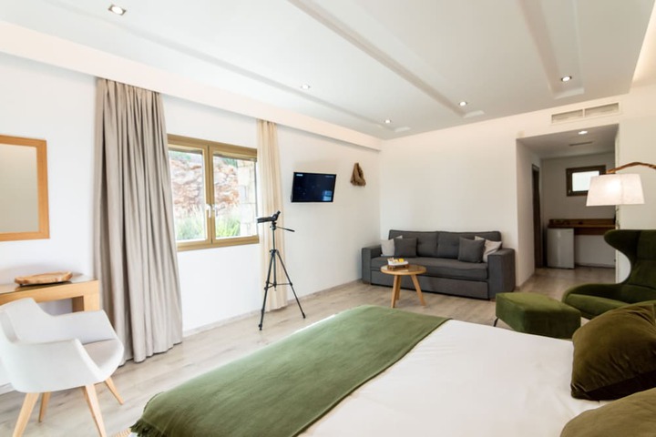 Room 8 of 42