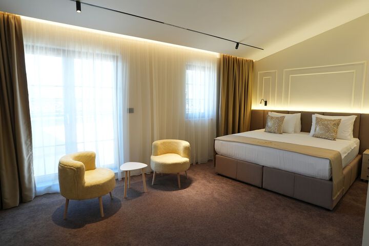 Room 9 of 51