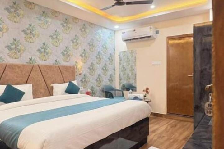 Room 4 of 43