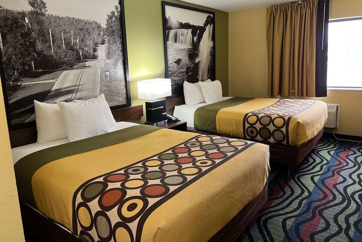 1 Queen Bed (17 of 22)