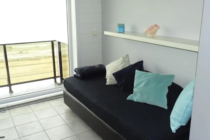 Room 4 of 7