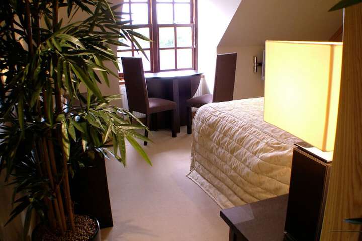 Room 9 of 32