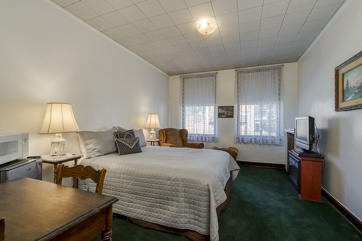 Room 4 of 42