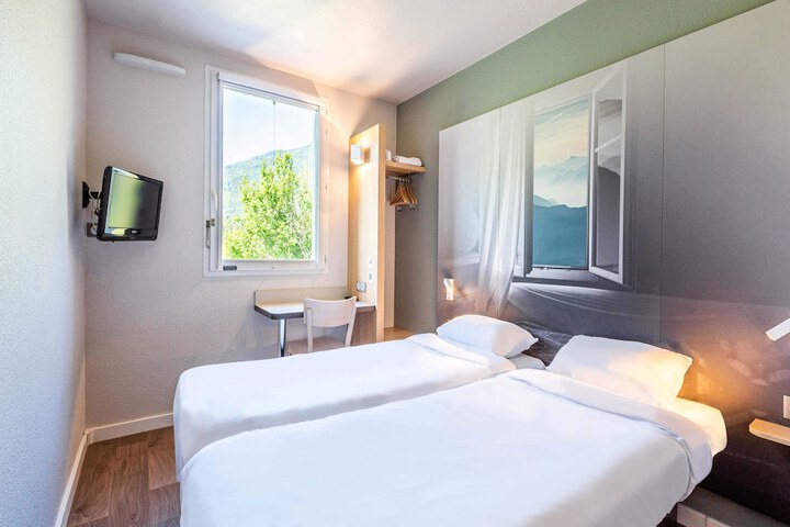 Room 16 of 40