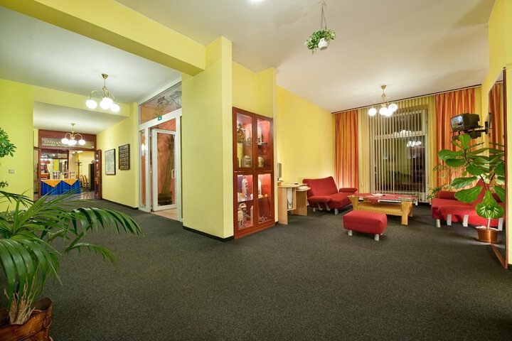Entrance & Lobby