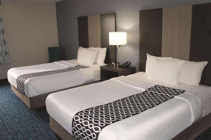 2 Queen Beds (7 of 7)