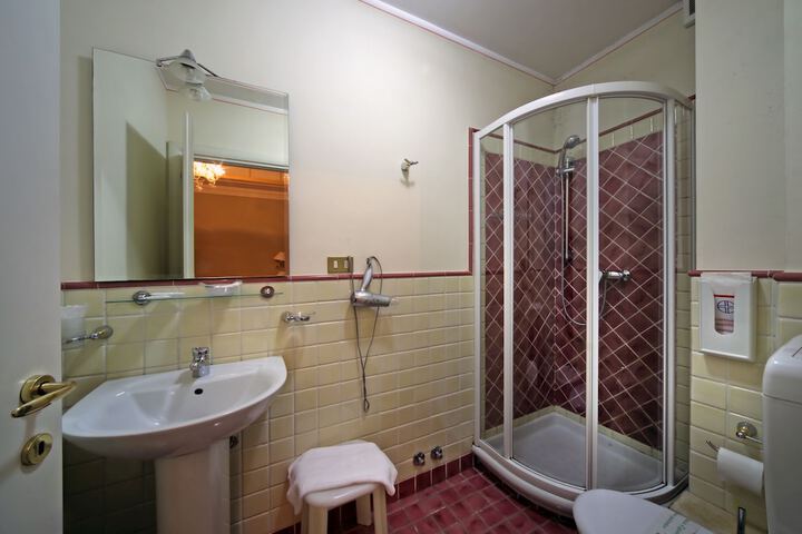Room 15 of 25