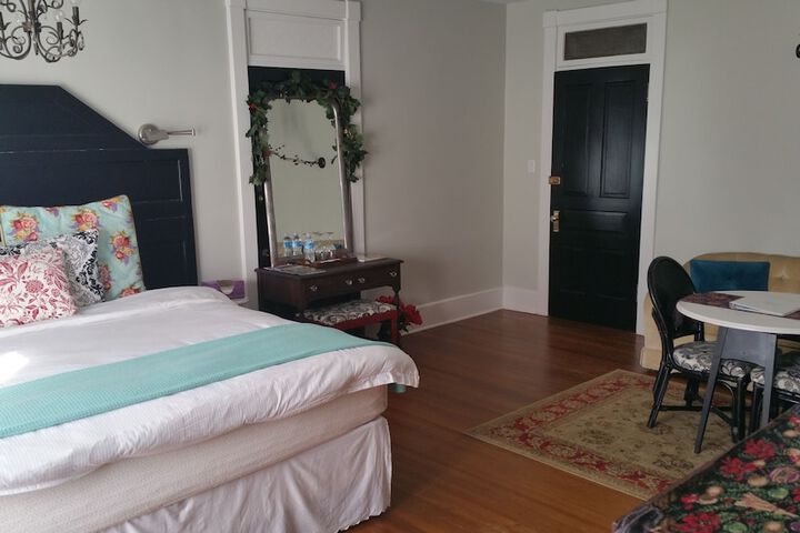 Room 30 of 198