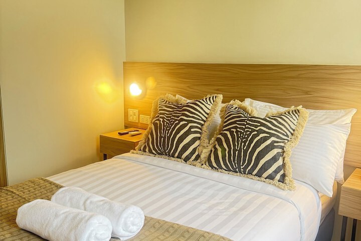 Room 6 of 9
