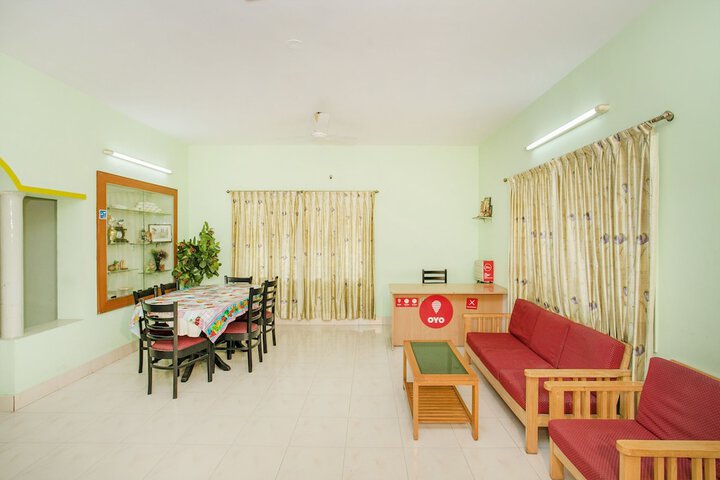 OYO 11592 HOTEL RED CARPET RESIDENCE